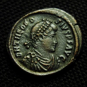 Æ Maiorina Theodosius Rv GLORIA ROMANORVM 4.64 gr 22-3mm Constantinople AD 393-5 - Picture 1 of 2