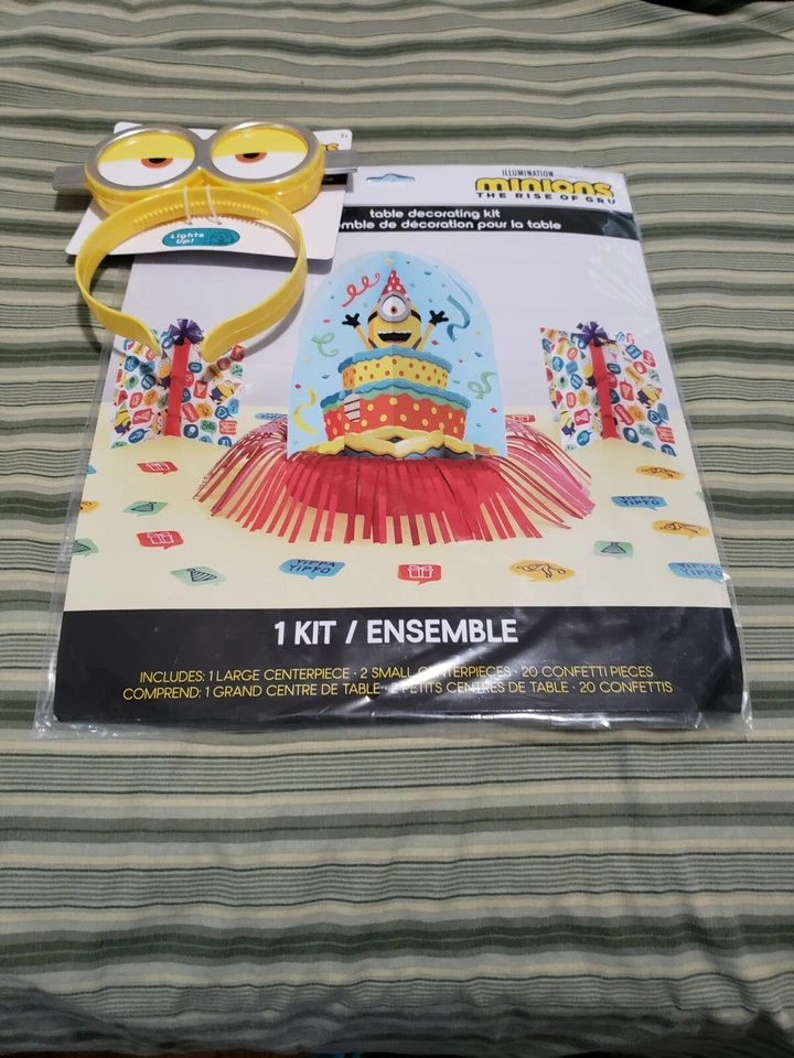 KIT DECORACIÓN MESA MINIONS Y DIADEMA ILUMINADA  Foto 1 de 4
