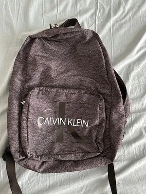 Mochila Calvin Klein Carbón Monograma Logo Gris Jaspeado Regreso a la Escuela Jersey Foto 1 de 4