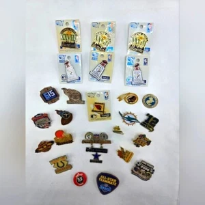 Lotto 26 spille da bavero calcio NFL Super Bowl Seahawks Titans Dolphins souvenir - Foto 1 di 10