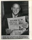 1959 Press Photo Gus Hall, US Communist Party, reads newspaper in New York