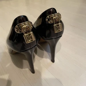 Louis Vuitton Pumps Heels Wine Purple Patent Leather Padlock Size EU 36 US 6 - Picture 1 of 6