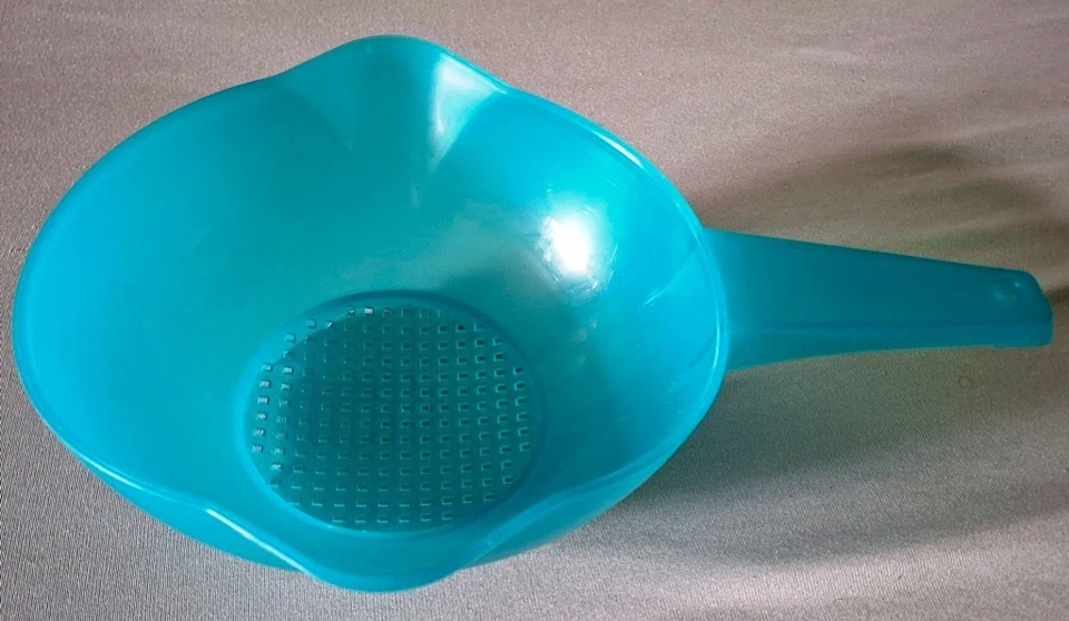 Tupperware Sieb, Goldregen, Junge Welle, Türkis transparent! NEU! - Bild 1 von 3