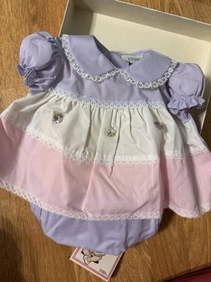 复古棉质糖果女婴尿布套装带短靴,尺寸 0-6 米,全新带盒 — 第 1/4 张图片