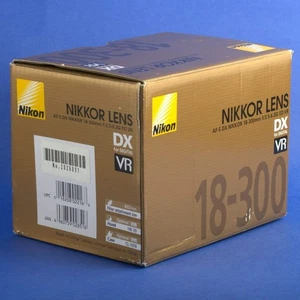 Nikon AF-S Nikkor obiettivo 18-300 mm 3,5-6,3 VR - Foto 1 di 10