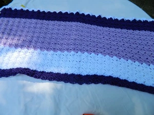 Handgefertigter gehäkelter Afghan, lila, 34 x 30, neu, unbenutzt - Bild 1 von 3