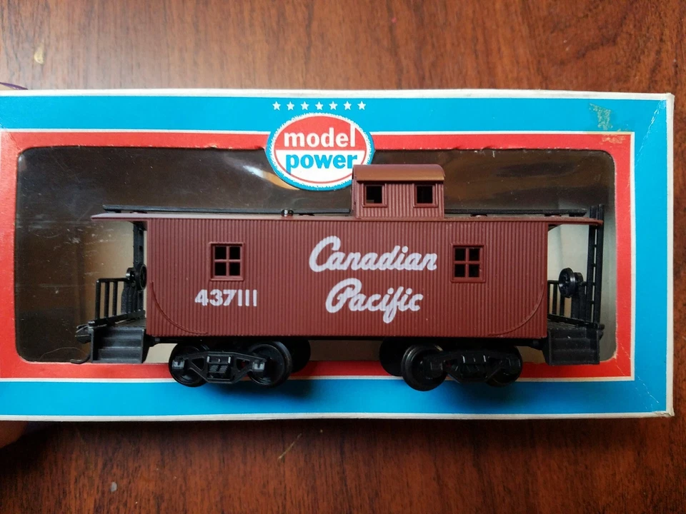 Model Power Wood Caboose 9147 Canadian Pacific kadee coupler new - Image 1 of 4