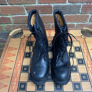 vibram boots black