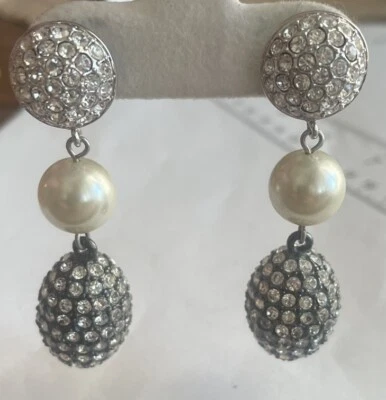JOAN BOYCE 灰色透明铺面水晶人造珍珠吊坠穿孔耳环 9727 — 第 1/4 张图片