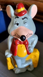 HUMCHA MONEDA QUESO CHUCKIE GUIÑANDO UN OJO DE PLÁSTICO DE COLECCIÓN, BASTÓN Y QUESO 6,5" - Imagen 1 de 5