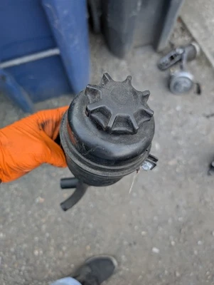 95 96 97 98 99 BMW 318i E36 BOMBA DE DIRECCIÓN ASISTIDA DEPÓSITO TANQUE / 1,9 L OEM Foto 1 de 2