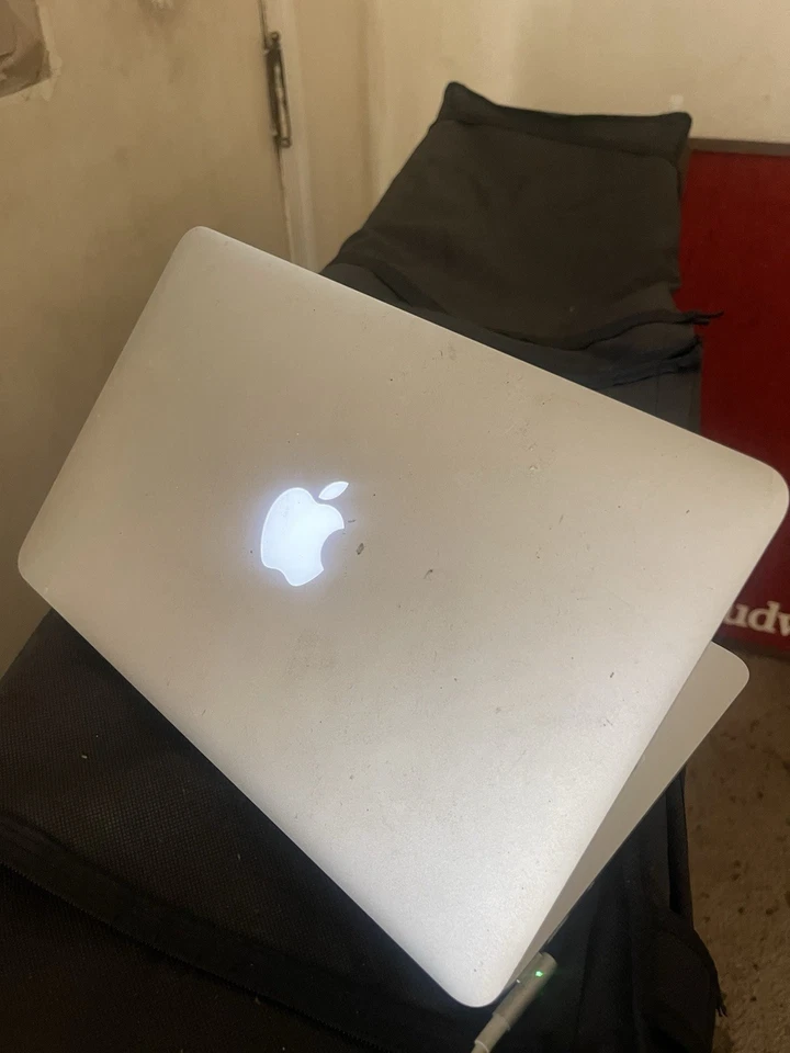 Apple MacBook Air A1466 128 ГБ SSD, 4 ГБ RAM, I5 1,6 ГГц, 13-дюймовый экран, ОС Linux - Изображение 1 из 3