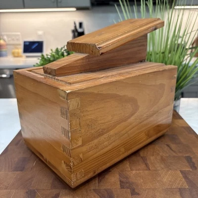 Caja de madera vintage para zapatos perfecta para mantener los suministros juntos Foto 1 de 4