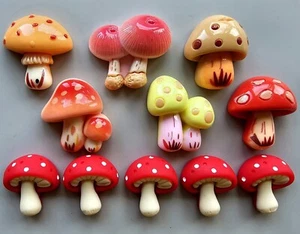 Resin Flat Backs MUSHROOM TOADSTOOL Fairy House Craft Cabochons Card Making - Picture 1 of 4