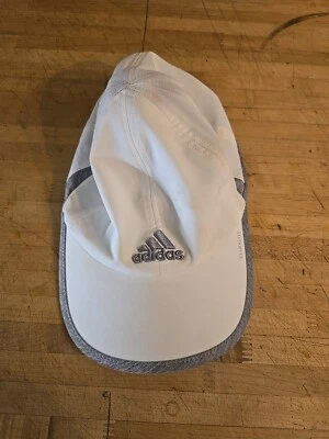 Gorra de golf Adidas blanca gris correa trasera clima correr Foto 1 de 4