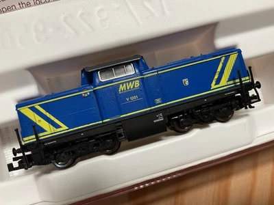 Fleischmann 723002 MWB-Diesellok V1251 (ex-Baureihe 210) „blau-gelb“, Ep.VI, OVP - Bild 1 von 4