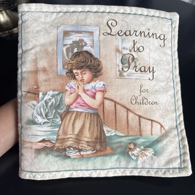APRENDIENDO A ORAR POR LOS NIÑOS - Edredón Completo Tela Niño Suave Libro Bebé Regalo Foto 1 de 4