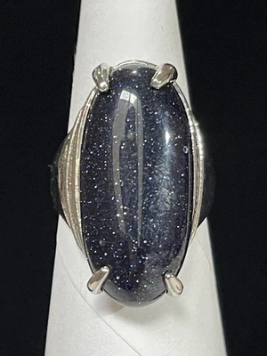 Anillo Tono Plata Brillante con Cabujón Ovalado Azul Oscuro Vidrio Brillante Talla 11 Foto 1 de 4