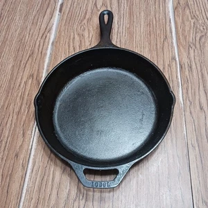 Vintage Lodge Cast Iron Skillet 8SK 10" Single Handle Double Pour Pan - Picture 1 of 5