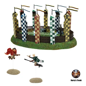 Harry Potter Village Department 56 Lit Quidditch Pitch & Harry & Draco Seekers - Imagen 1 de 24