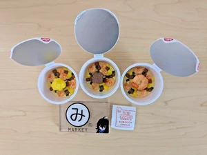 Juego Completo de 3 Cápsulas Juguete Gacha Anillo Fideos Taza Nissin Juguete - Imagen 1 de 3