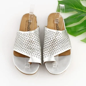 SoftWalk Womens Corsica II Sandal Size 9.5 Silver Leather Thong Toe Strap Slide - Picture 1 of 15
