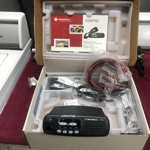 NEW MOTOROLA CDM 750 AAM25SHC9AA1AN UHF 450 To 512 MHz 4CH 25 Watt - Picture 1 of 5