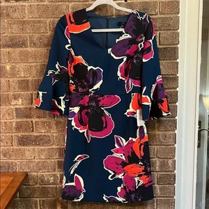 Neu mit Etikett Trina Turk Marnie marineblau geblümtes Langarmkleid GRÖSSE 2 - Bild 1 von 9