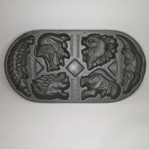 John Wright Cast Iron 1986 Dinosaur Cake Baking Pan Muffin Mold Vintage Pan USA - Picture 1 of 7