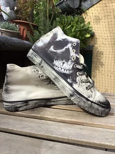 Knöchelhohe Stoff Schuhe für Herren mit individuellen Totenkopf Motiv - Bild 1 von 7