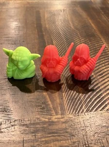 Star Wars Thumb wrestlers Yoda/Darth Vader - Picture 1 of 3