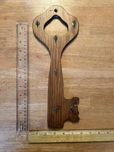 Vintage Wooden Keys Key Rack Holder 6 Hooks rustic primitive Kitsch Wood Cottage - Picture 1 of 3