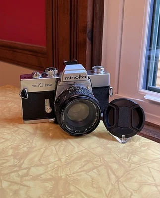Cámara fotográfica Minolta SRT 202 SLR 35 mm con lente Rokkor-X PF 1,7 50 mm + filtro y tapa Foto 1 de 4