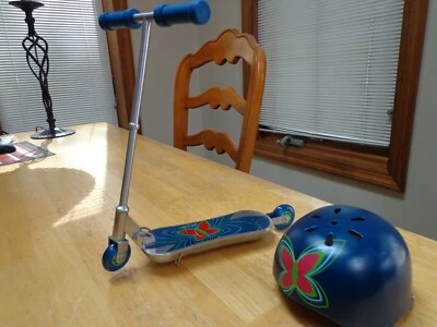 American Girl Doll - Lindsey's Scooter and Helmet Set - Retired in 2002 - Image 1 of 4