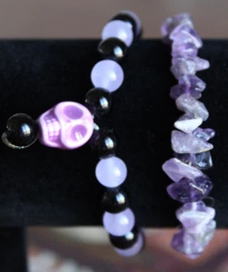 Natural Amethyst and Black Onyx Skull Charm Stretch Bracelets Lot of 2 - Picture 1 of 5