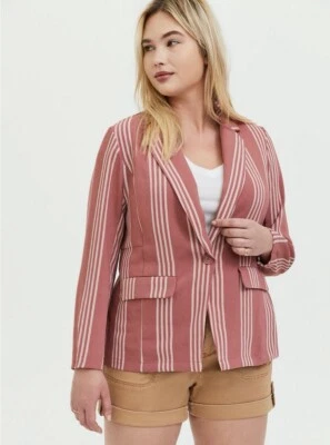 Blazer Torrid Boyfried rosa com listras brancas plus size 1 (14-16) - Imagem 1 de 4