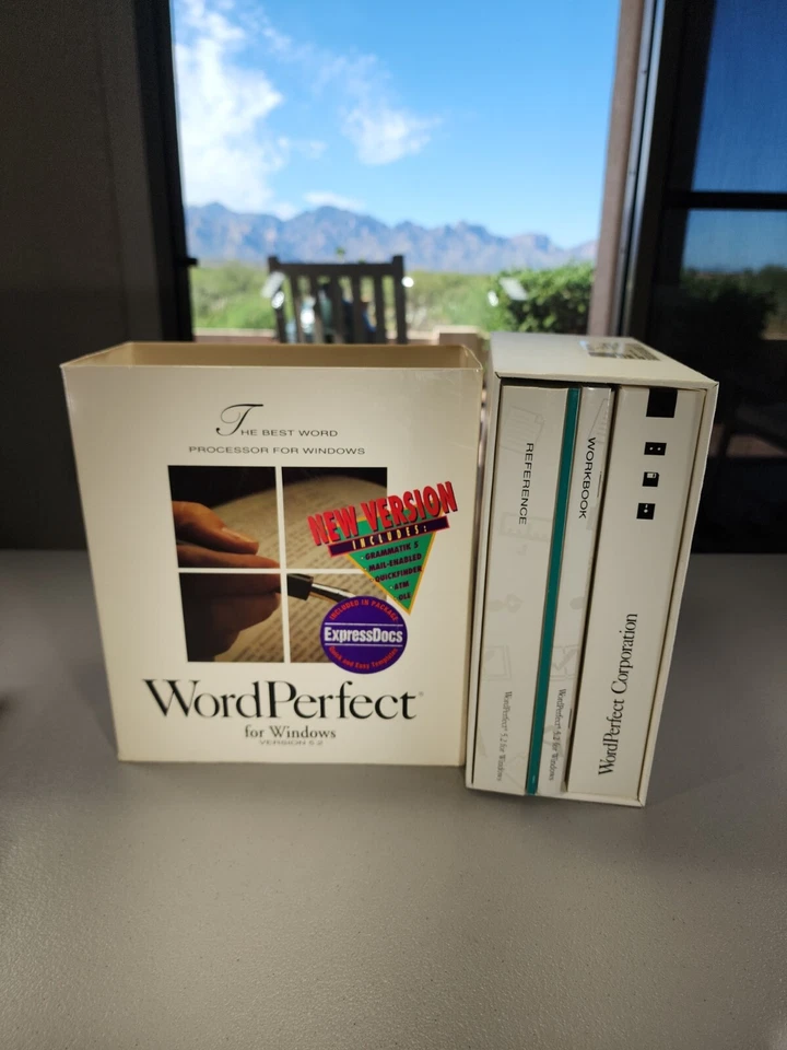 WordPerfect for Windows Draw + Upgrade 5.2 Package Books Manuals Discs Guides NM - Image 1 of 4