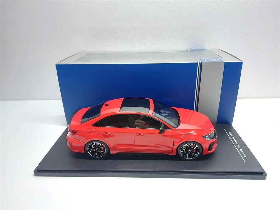 Audi RS3 Limousine Rosso del 2022 - 1/18 IXO & MCG Limited Ed. - Immagine 1 di 4