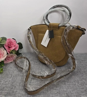 Nuevo Mini Bolso Cubo Banana Republic Amarillo Mostaza Gamuza Asas Tortuga  Foto 1 de 4