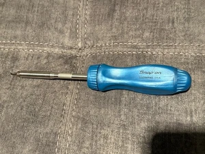 Snap-on Tools RARE BLUE PEARL Ratcheting Screwdriver W / BITS SSDMR4BPB - Picture 1 of 2