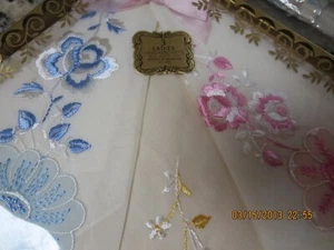 SET OF 3 VINTAGE BOXED EMBROIDERED HANKIES----#Y9-8 - Picture 1 of 24