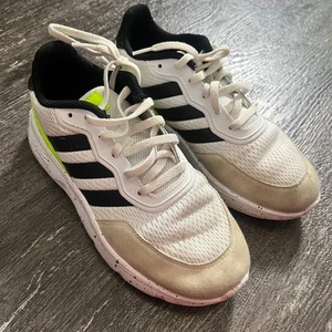 Adidas Kinder Laufschuhe weiß schwarz neongelb Cloudfoam Größe 4 - Bild 1 von 6