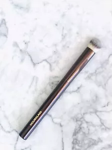 Hourglass Vanish Seamless Finish Concealer Brush New RRP59 - Picture 1 of 6