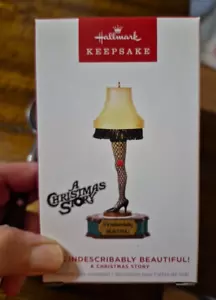 A CHRISTMAS STORY Leg Lamp KEEPSAKE 2024 MAGIC LIGHT Includes Batteries - Picture 1 of 5