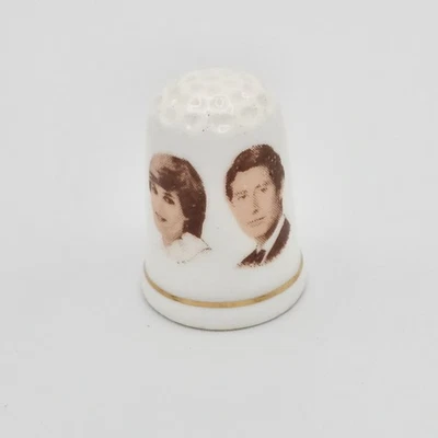 Vintage Princesa Diana e Príncipe Charles Inglês Osso China Dedais Família Real - Imagem 1 de 4