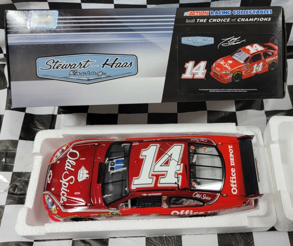 1/24 Action Tony Stewart 2010 #14 Old Spice C1408210sts