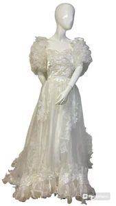 San Martin İnternational Brautkleid Rüschen Schulter lange Schleppe weiß Gr. 12 - Bild 1 von 19