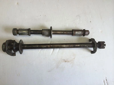 Eixos/eixos de roda dianteira e traseira OEM da motocicleta SUZUKI GS550ES de 1985 - Imagem 1 de 3