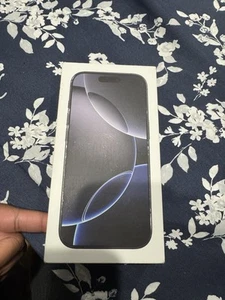 iPhone 16 Pro 128gb Version Locked - Photo 1 sur 5