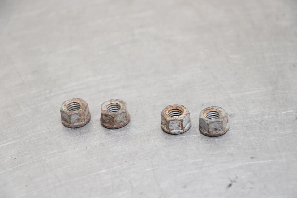 13-17 KAWASAKI NINJA 300 Exhaust Bolts Nuts Foto 1 de 4